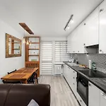 Апартаменты Bronowice Spacious By Bookinghost *