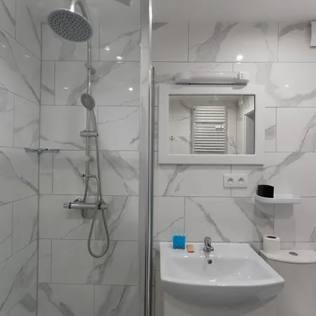 Bronowice Spacious By Bookinghost *