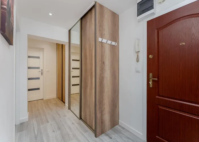 Apartment Bronowice Spacious By Bookinghost